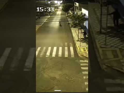 Ladrões roubam moto em loja na cidade de agudos interior de São paulo
