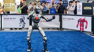 Empresa tecnológica china presenta el primer combate autónomo entre robots humanoides