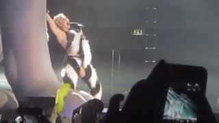 Miley Cyrus - Can't Be Tamed - Live MILANO -BANGERZ TOUR 2014