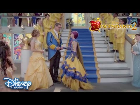 Descendants 2 (Clip 'Mal Enters the Cotillion')