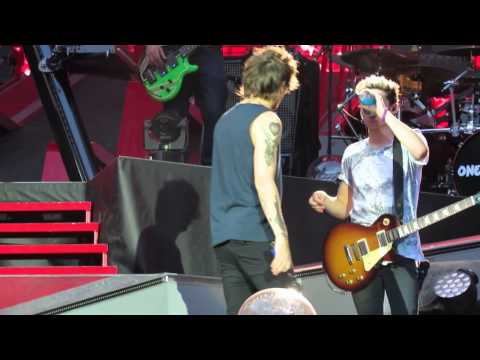 Harry Congratulating his friends on their engangement - Paris - 6/21/14