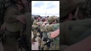 חיילים קדושים מקבלים שבת בשטח. "אמונתנו באלוקים וקרבתנו אליו מגינים עלינו ומושיעים אותנו בכל מצב"...