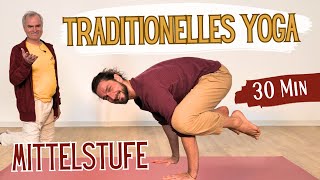 Schnell und hochenergetisch: Yoga Vidya Grundreihe Mittelstufe in 30 Minuten mit