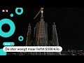 Kerstster op beroemde kerk voor het eerst verlicht