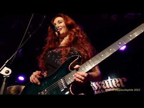 Gretchen Menn Trio video