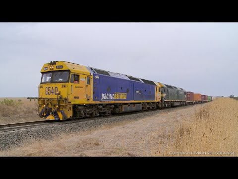7902V Pacific National Mildura Containers Approaches Wingeel - PoathTV Australian Trains & Railways