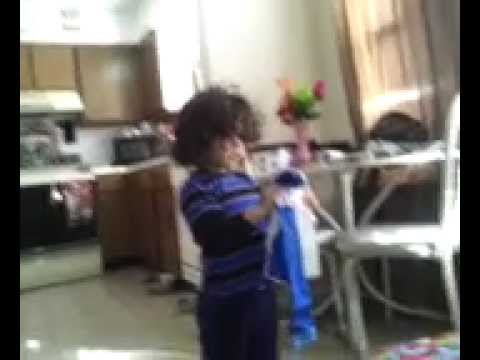 Arreis opening xmas gifts