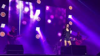 Martina McBride - Cry On the Shoulder of the Road - Live