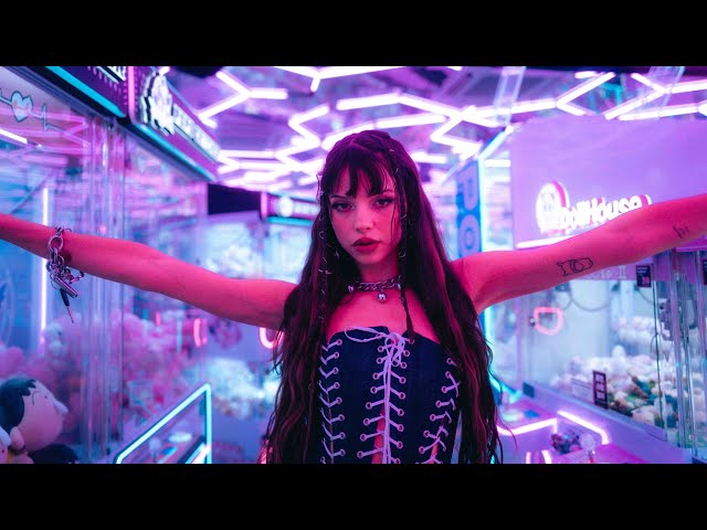 3 Uhr Nachts von Nina Chuba ((jetzt ansehen))