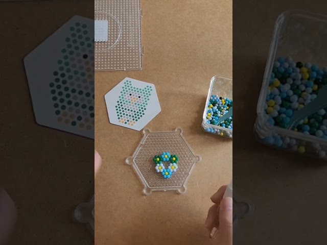 Vídeo relacionado con Aquabeads 35011 Harry Potter Llavero Kit de manualidades, multicolor