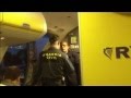 Ryanair expulsa a una pasajera con la Guardia Civil por llevar una bolsita de mas