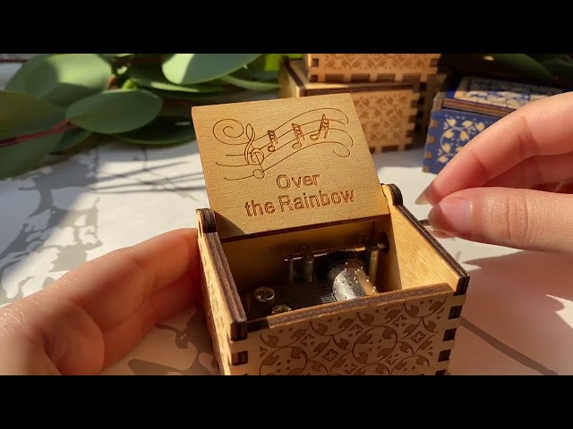 صندوق موسيقى Over the Rainbow