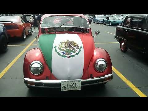 This old school Volkswagen Beetle have a special horn. Any guesses on what this tune is called?