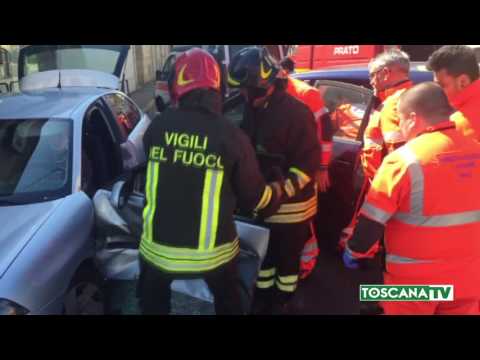 2017-03-27 PRATO - SCONTRO TRA AUTO, FERITA ANCHE UNA BAMBINA