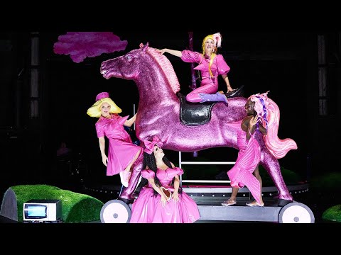 Die erste Liebe hält 5 Jahre | Staatstheater Nürnberg