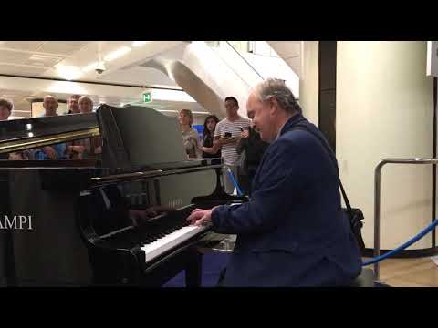 Fiumicino Airport piano - Henryk Jan Botor