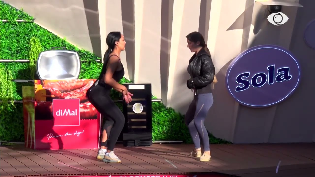 Juela dhe Armela bëjnë pilates së bashku në oborr