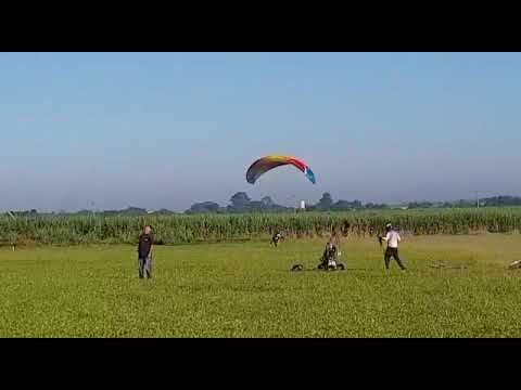 Pouso voo 217 de Paramotor IKE Costa - 10/04/22 - Ninho dos Condores