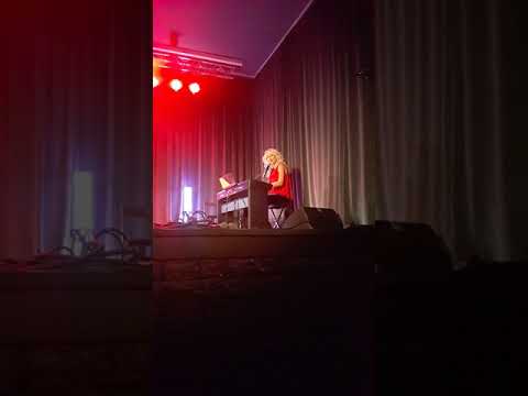 Ewa Smerecka - Czerwone maki na Monte Cassino