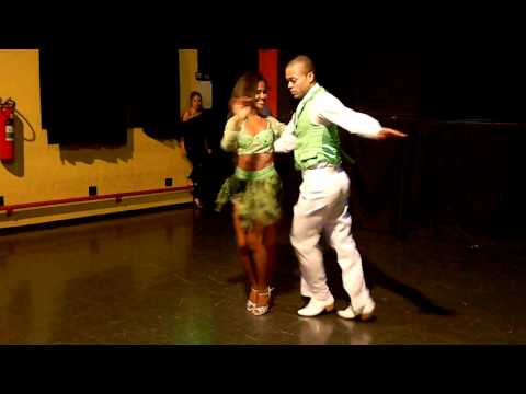 Samba Maníacos 2011 - Baile na Dança de Salão Interacto - Alexandre da Silva e Mariana Gabriel