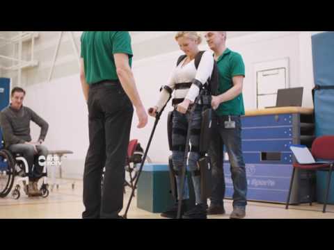 Leren lopen in een exoskelet