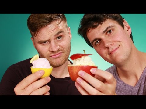 男たちはPinterestの夏のフルーツハックを行う (Dudes Do Pinterest Summer Fruit Hacks)