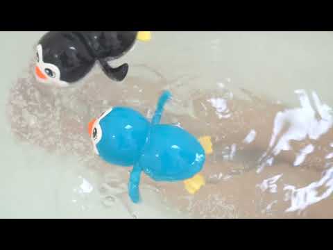 Magnific Bath Swiming Penguin Nadador