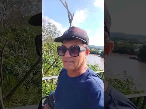 Éu mostrando as belezas do rio Araguaia em cima da ponte do sentro dá cidade Aragarças Goiás 