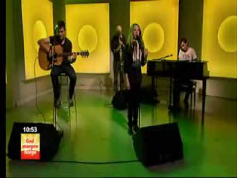Nora Foss Al-Jabri (11) singing Somewhere Over The Rainbow - Live God Morgen Norge