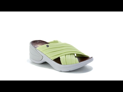 Bzees Knockout XBand Slide Sandal