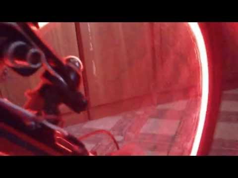 велотюнинг - подсветка обода колеса (пробный запуск с токоприемником)