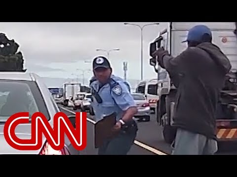Cop shot point blank in the back Cop shot point blank in the back