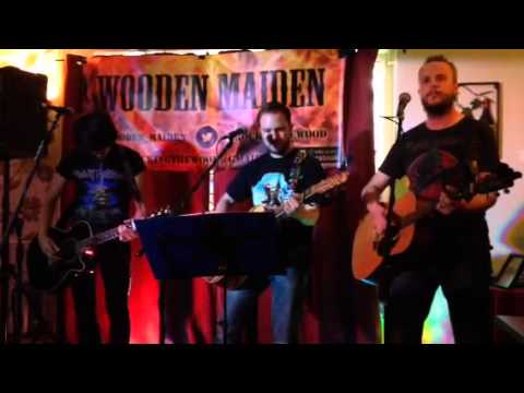 Wagon Wheel performed by Wooden Maiden at The Vic, Colchester Aug 24th 2014