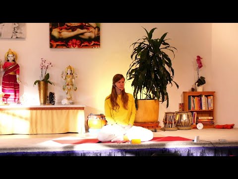 "Bhakti Devi Yogastunde" - rufe den Segen der Göttin an für Höheres Wissen - mit Manuela