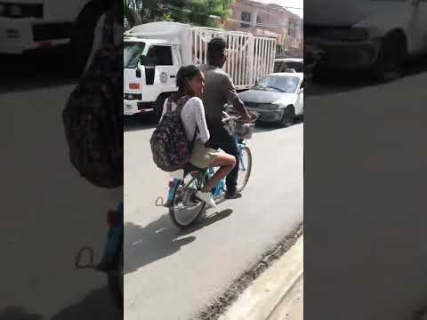 Cóbrale el pasaje😀😀