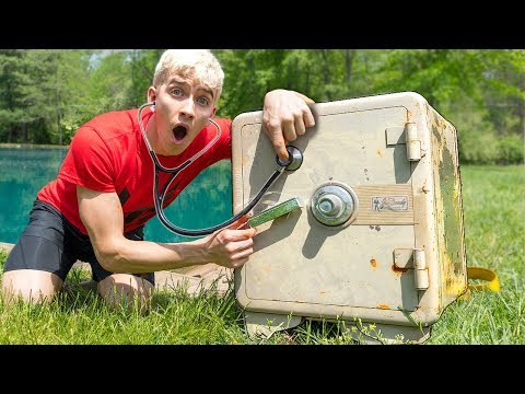 BREAKING INTO ABANDONED SAFE!! Video
