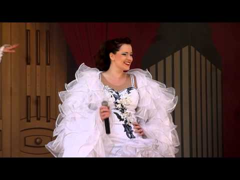 I´m Every Woman - Julia Zündorf - Movie Park Germany 2014