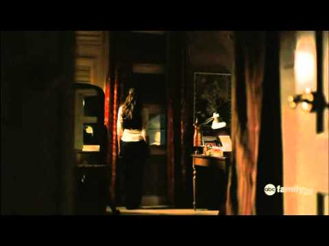 Spencer sees Alison. - Pretty Little Liars (Pilot S01E01)