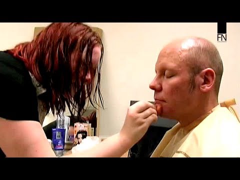 , title : 'Hur skådespelare blir sminkad - How male actor get stage makeup - Basic Stage Makeup Techniques'