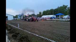 preview picture of video 'Wyoming, IL Tractor Pull 2012, 14,000 Farm Stock'