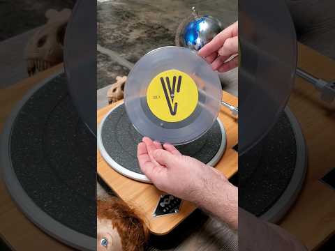 Let's Listen To The First Vsauce Vinyl @jakechudnow