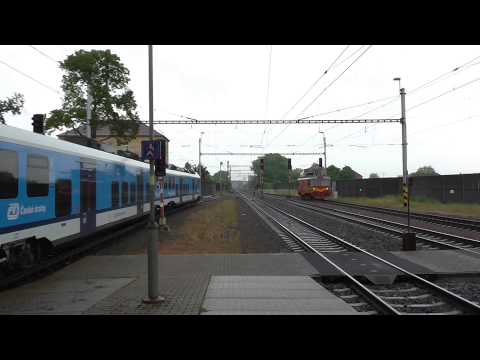 EJ 640.001 RegioPanter jako vlak Os 3718 a 151.023-9 na vlaku Ex 147 Landek