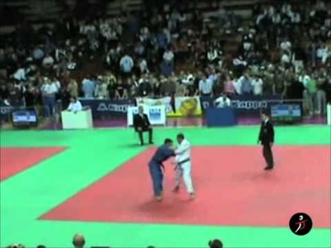 italiajudo.com_Camp ita Assoluti 2011_Galbiati Mattia vs Contegreco Yuri_finale 3° posto_66 kg.flv