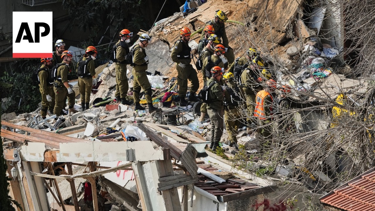 Video | Israeli authorities respond in three cities after latest Iranian missile attacks