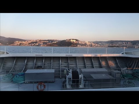 Viagem de ferry boat de Istambul a Bursa com um carro