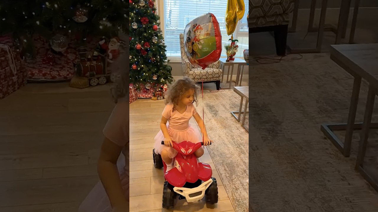 Mothers love protecting both her daughters ❤️❤️❤️