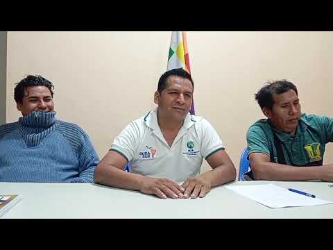 Embanderamiento del Trópico de Cochabamba con los colores de la Wiphala