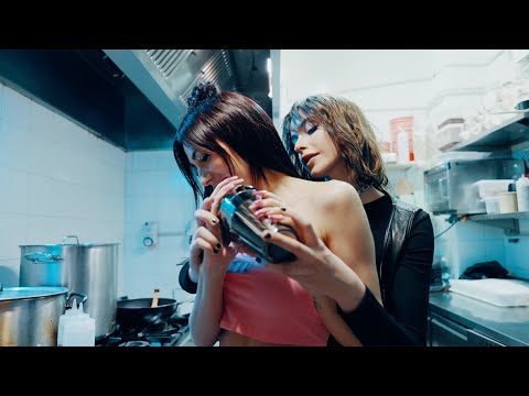 RICA -  Hellen feat. Elilluminari (prod. Hellen e Holmess) - Official Video