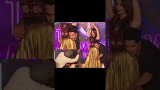 Download lagu 👌Nind Churai tune kisne o sanam short video #Varundhawan/ #Alia Bhatt❤ mp3