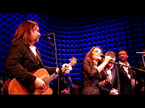 Fairytale Of New York, Russell Crowe &  Alan Doyle NYC Indoor Garden Party 3 Finale, Joe's Pub